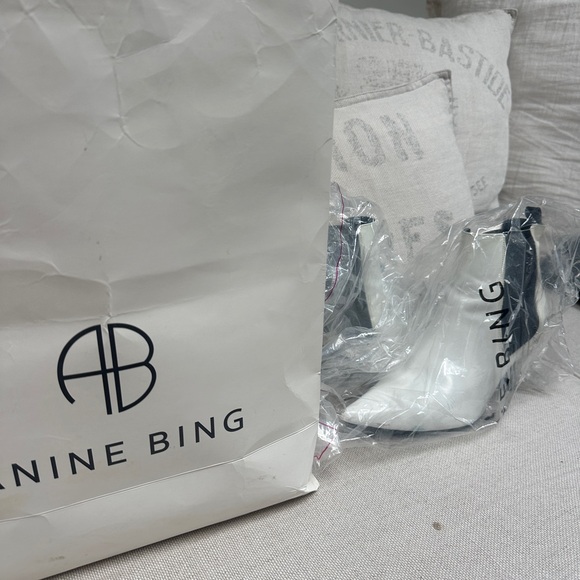 Like new Anine Bing white leather boots women size 38 - Picture 2 of 7
